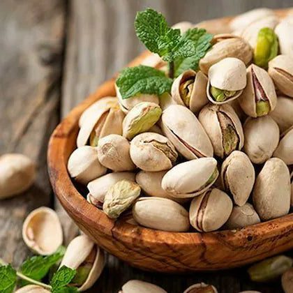 🟢 Pistachios – The Green Gold of Nutrition