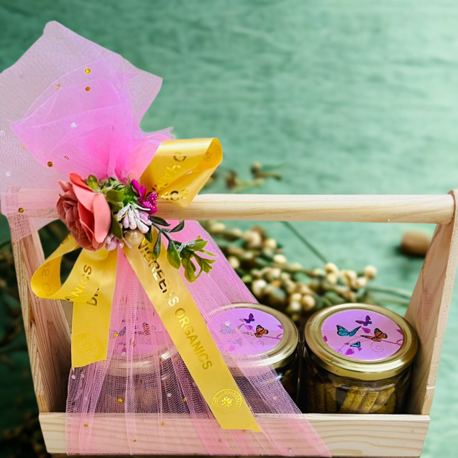 BASKET WITH 3 JARS